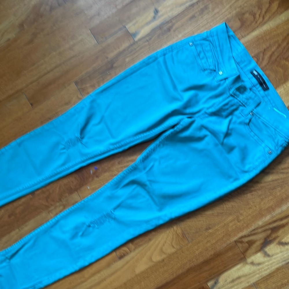 Levi’s size 27